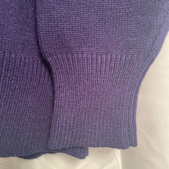 Navy Blue and Tan Western Horseshoe Sweater NWOT DISCOUNTED SHIPPING! - Picture 4 of 4